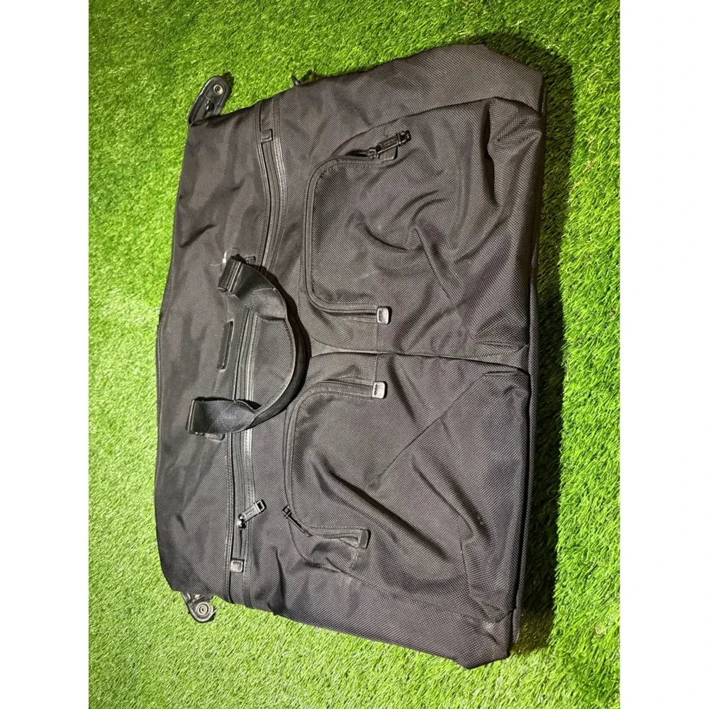 TUMI Men Kessler 22353 Boston Bag Business- Like New